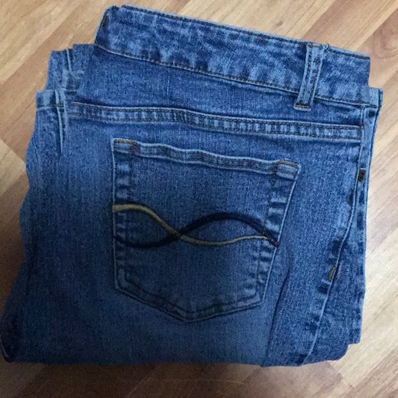 Great vintage condition. Size 14. No holes or stains - Picture 3 of 3